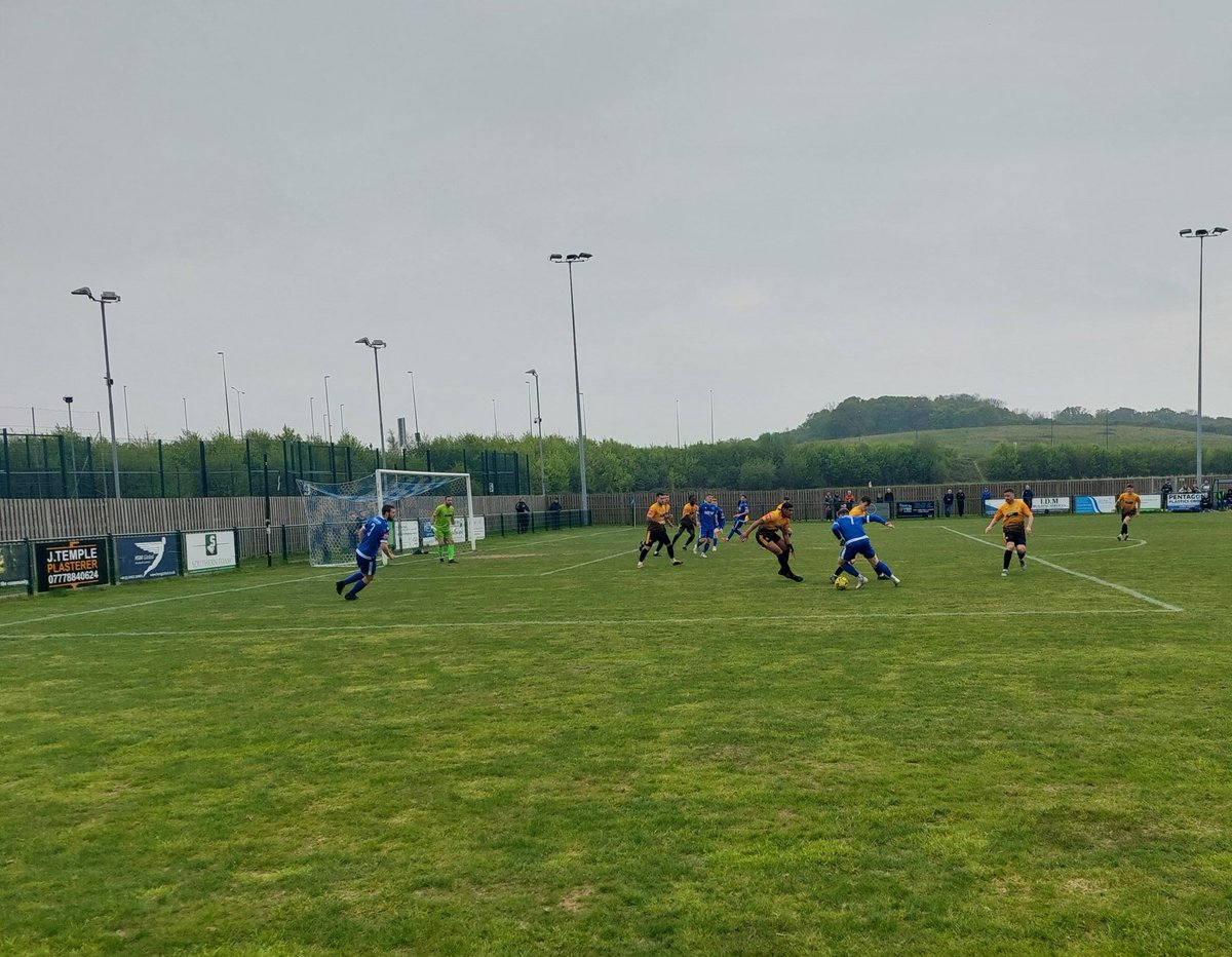 sblack83's tweet image. Match 90 of 2924/25:
🔵🔵 BROADBRIDGE HEATH 4️⃣
Goldson (28 pen, 36), Doughty (39), Evans (65)
🟡⚫️ LITTLEHAMPTON TOWN 0️⃣
🏆 Isthmian League South East
🏟 The Bodymould Mattresses Stadium (#296)
🎟 £10
📖 £2
👥️️ 205
@thebearsbbhfc @LittlehamptonFC @IsthmianLeague