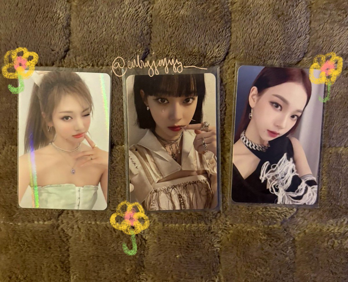 enhyjayyy_'s tweet photo. ‘* wts lfb ph aespa pc*’

wintears set 
- ₱580
all official and onhand
payo only

# aespa karina winter giselle ningning poke cheeks pc karina savage pc https://t.co/OtqM2KOjV9