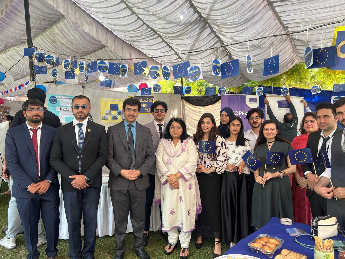 JMC_NUML's tweet image. Rector NUML along with dignitaries visited the EU Cultural Booth following the inaugural ceremony of NUML Spring Festival on 21st August 2025.