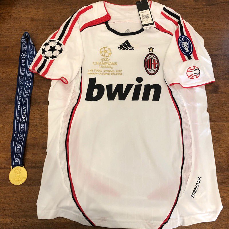 MashalYazeed's tweet image. 🚨🚨كما وعدناكم سابقاً 🚨🚨

أول عملية سحب لهذا الشهر ستكون على قمصان نصف نهائي كأس إيطاليا ديربي ميلانو. 

قميص الإنتر نهائي الأبطال 2009-2010 🔵⚫️

قميص الميلان نهائي الإبطال 2006-2007🔴⚫️

⚠️شروط السحب : 

1- أن تكون متابع للحساب. 

2- عمل لايك و ريتويت. 

بالتوفيق للجميع و لا…