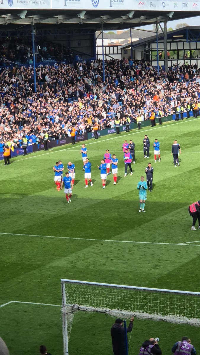 ClementsVicky's tweet image. Up the Championship blues! 💙 #Pompey