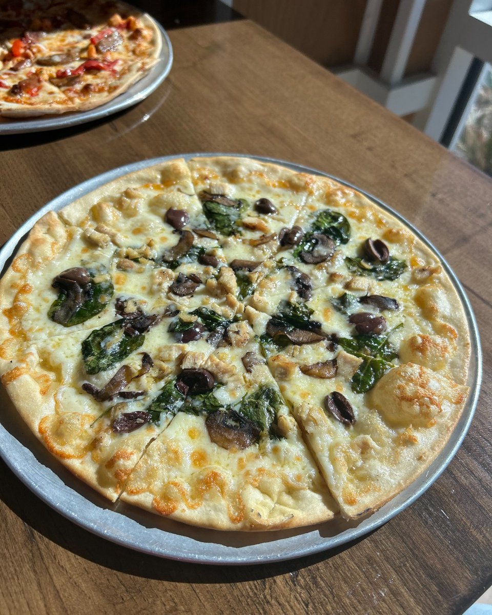 Mville_BC's tweet image. April's ESPN BET 🍕 of the month! Savor the blend of grilled chicken, Pernod-scented spinach, kalamata olives, all topped with shaved cremini mushroom. Why just read about it? It's time to taste the extravaganza! 😋 #PizzaofTheMonth #AprilSpecial #ESPNBET