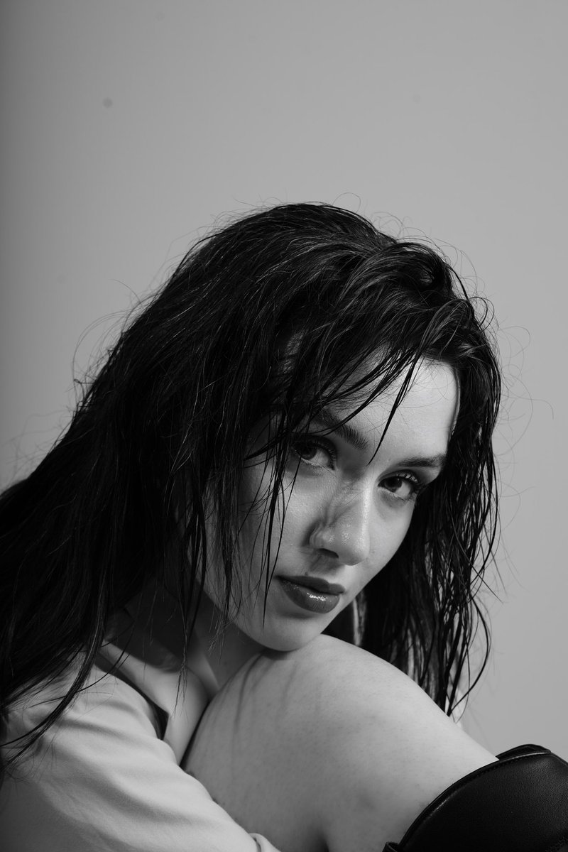 Bu kız izinsiz kalbine giriyor 🖤🤤

#CemreArda