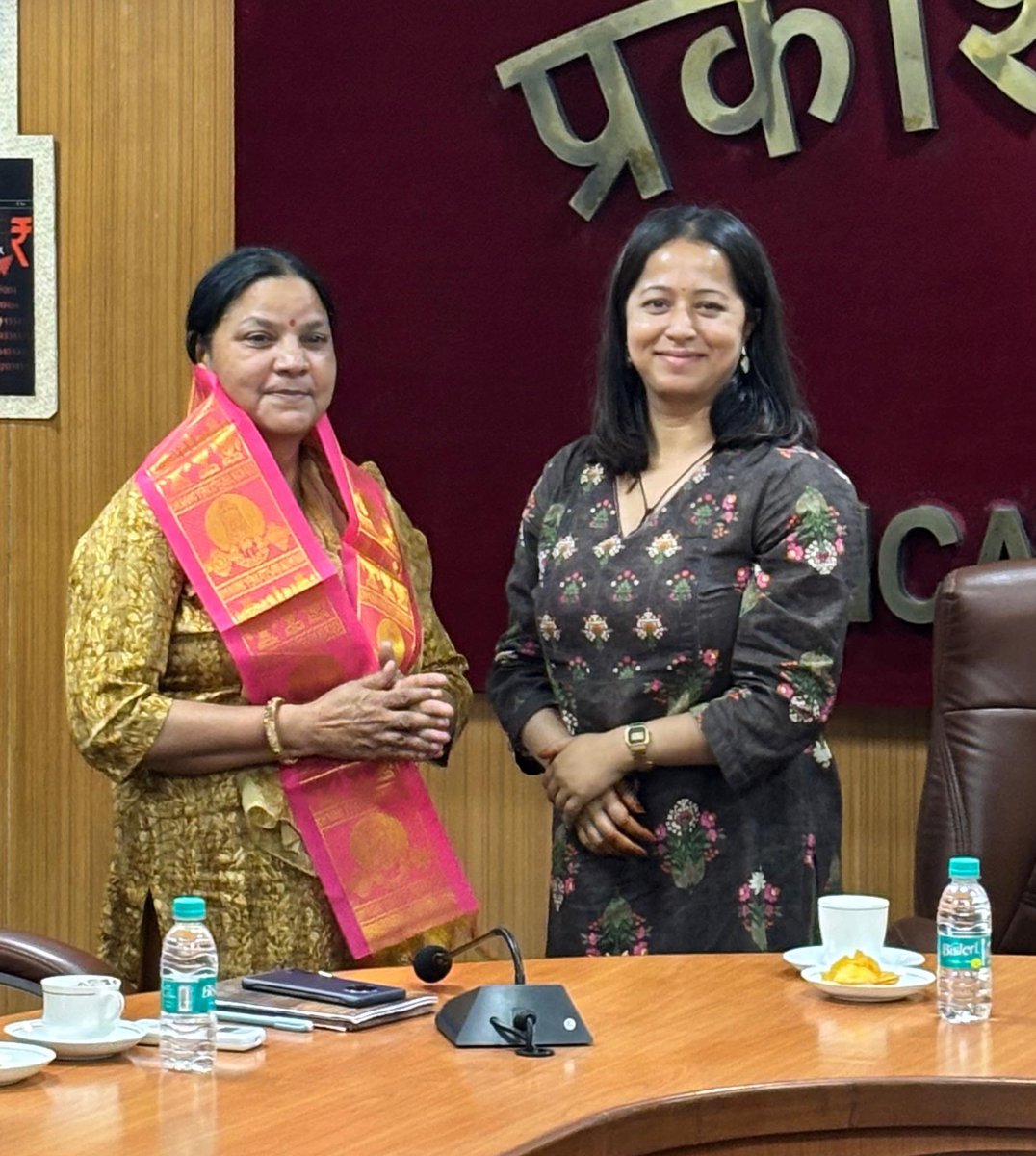 IIS_SGB's tweet photo. The probationers had an interactive session with Shri Rajeev Kumar Jain, Director General (In-Charge), @DPD_India, who shared his perspectives on the publishing industry and the role of the Publications Division. #IISTraining https://t.co/lP49kri59r