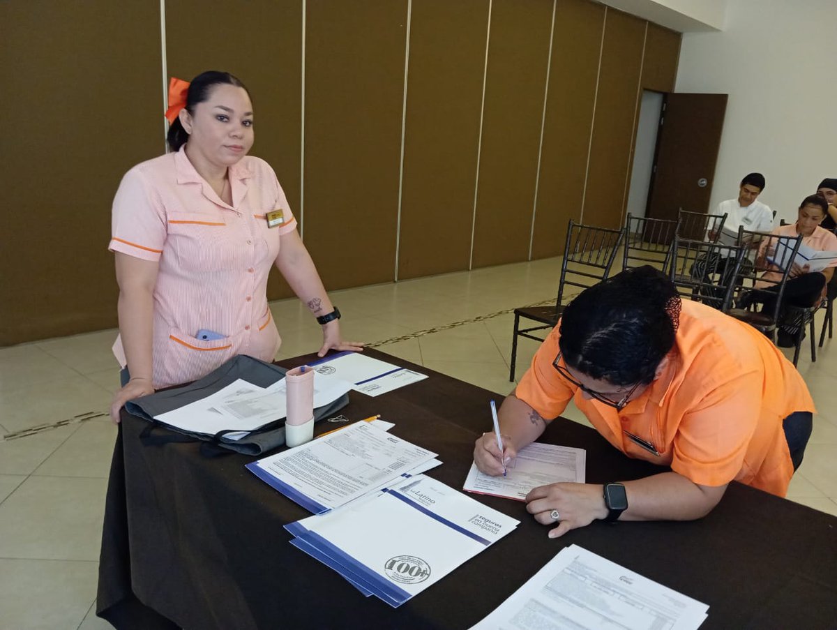 ✅ Entregamos pólizas de <a href="/LatinomxOficial/">Latino Seguros Oficial</a> a l@s compañer@s de Yes Inn y Ramada Plaza Veracruz.
Seguimos cumpliendo con hechos gracias al liderazgo de <a href="/IsaiasGCroc/">Isaías González</a> González Cueva y nuestro trabajo constante de la Delegación 20 CROC.

#SeguroDeVida #CROCVeracruz