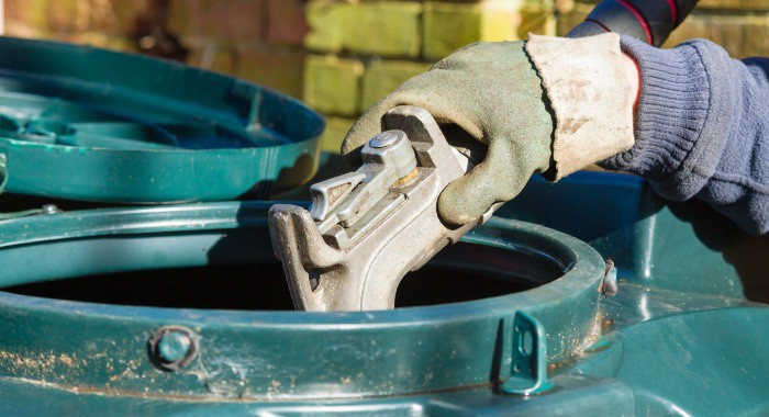 property_road's tweet image. There&apos;s one good reason why selling a house with an oil tank in the UK differs wildly from one with gas central heating— and it&apos;s not just the lower costs!

Read more 👉 lttr.ai/Ad2fw

#HeatingOil #PropertyProblems #SellingProperty