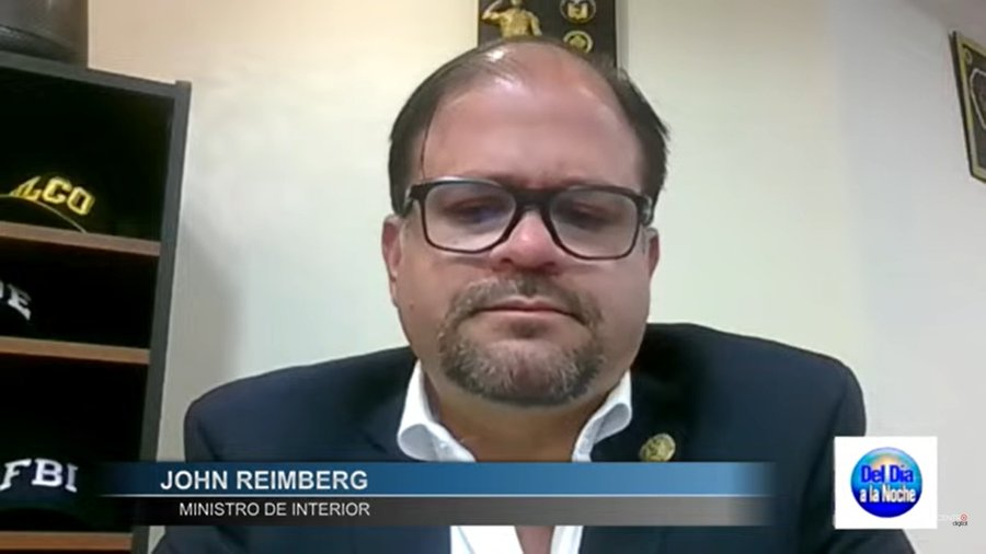 Del Día a la Noche (@deldiaalanoche_) on Twitter photo “Sobre el video del sujeto que amenazó de muerte al presidente Daniel Noboa: ya fue detenido. Tiene antecedentes delictivos y se le encontró un arma de fuego y municiones.” Min. del Interior <a href="/JohnReimberg/">John Reimberg</a>
#EnVivo: youtube.com/watch?v=SKP2bt… “Sobre el video del sujeto que amenazó de muerte al presidente Daniel Noboa: ya fue detenido. Tiene antecedentes delictivos y se le encontró un arma de fuego y municiones.” Min. del Interior <a href="/JohnReimberg/">John Reimberg</a>
#EnVivo: youtube.com/watch?v=SKP2bt…