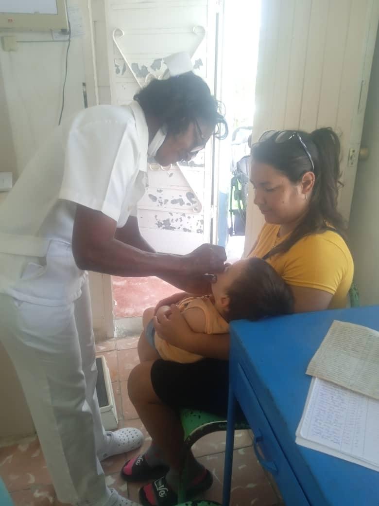 MarielAsam17618's tweet photo. Atención‼️, desde el 21 al 26 de abril, Cuba llevará a cabo la 64 Campaña Nacional de Vacunación Antipoliomielítica Oral Bivalente.
¡Vacunar es amar!
📸 De #Mariel en campaña de vacunación nacional.
@FredyMatos27021 https://t.co/pMV8jK8UZ5