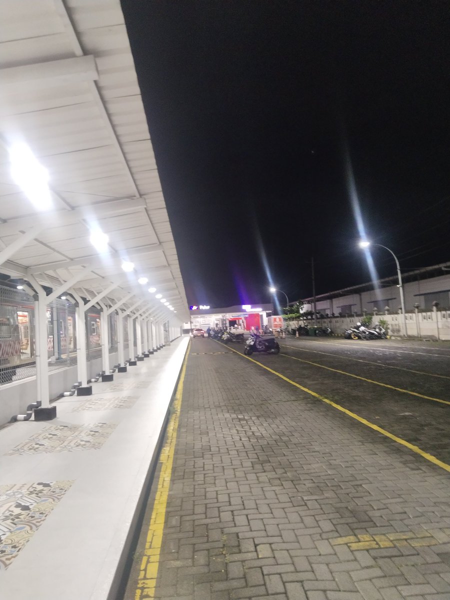 keempat kalinya kejogja dengan tujuan yang beda2, sedih aja dulu keluar desa aja dianterin sama orangtua sekarang kemana2 sendiri, ya namanya juga pendewasaan