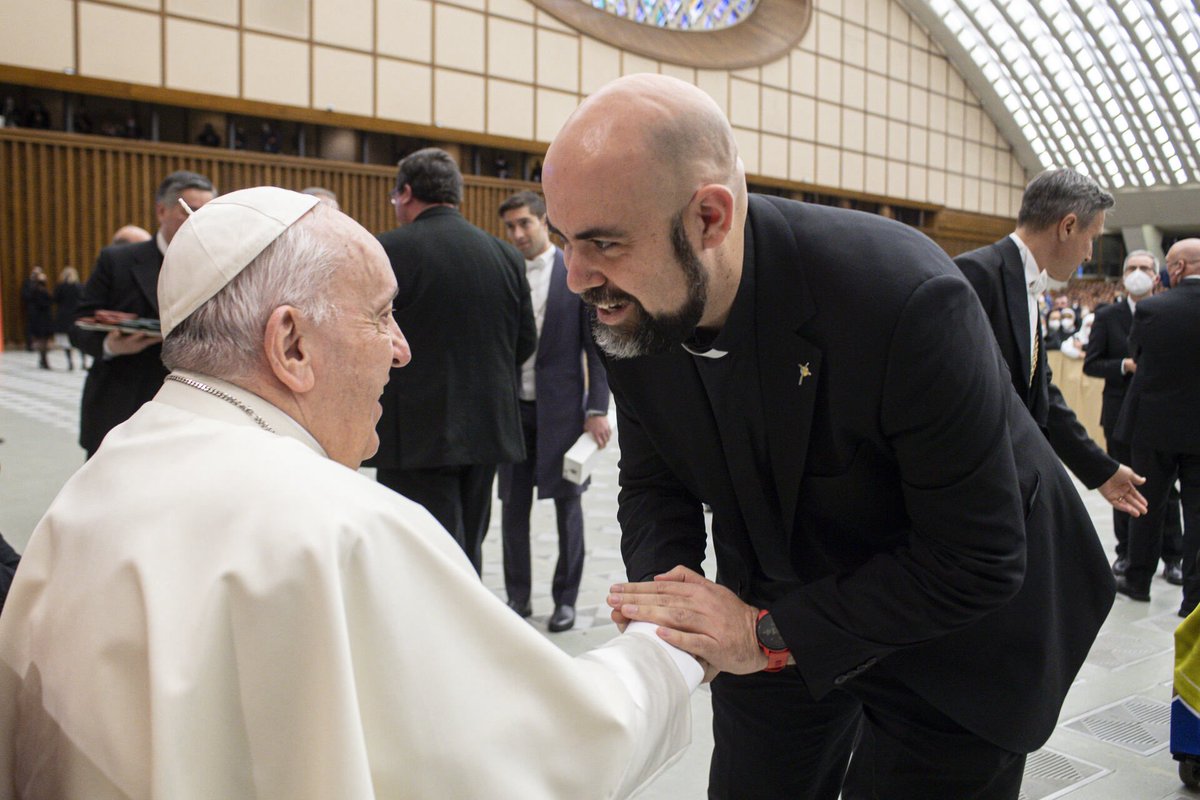 Oh, Dios,
que en tu providencia inefable
Quisiste que tu siervo, el Papa Francisco,
estuviera al frente de tu Iglesia,
Te pedimos que quien hacía las veces
de tu Hijo en la tierra
sea recibido por Él en la gloria eterna. 
Por Jesucristo Nuestro Señor.

GRACIAS SANTO PADRE