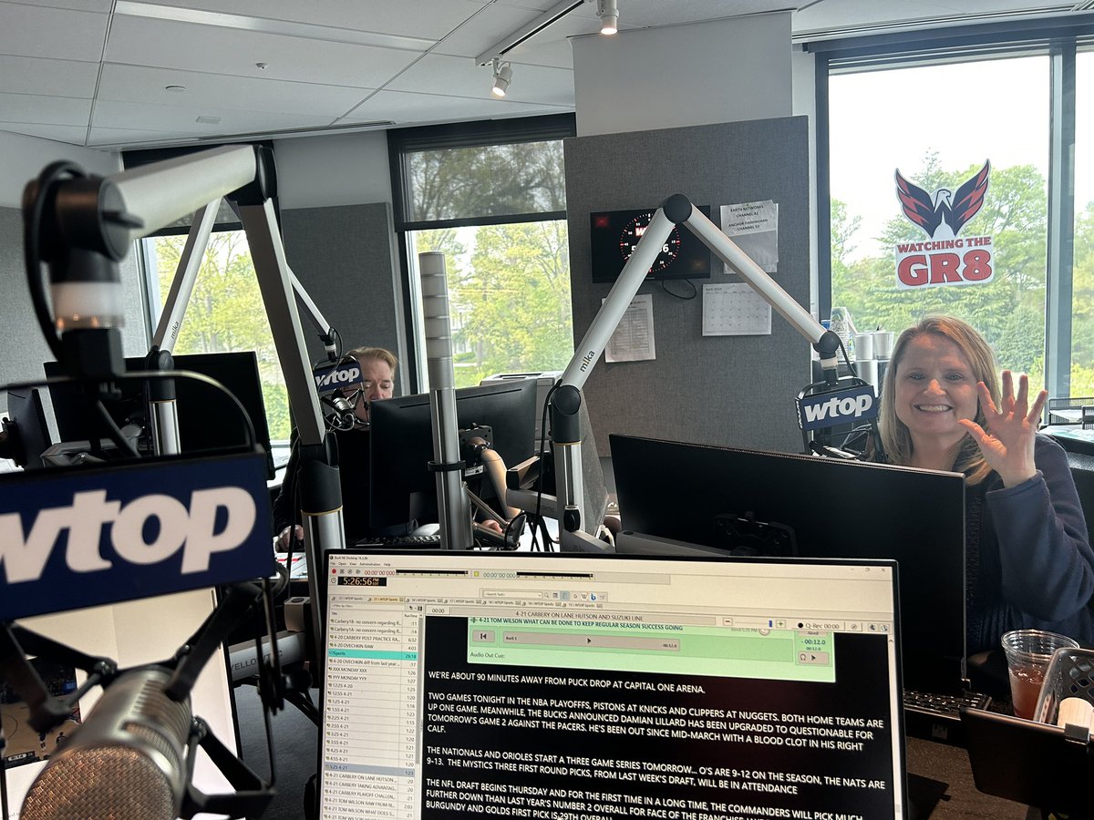 DianesTalking's tweet photo. My view of @ShawnAndersonDC and @AnneKramerNews when I'm the #sports #updateanchor. Appreciated hanging with them today! And great seeing my sports brethren @RobWoodfork #goodtimes @WTOP https://t.co/UAhw1Y4uWr