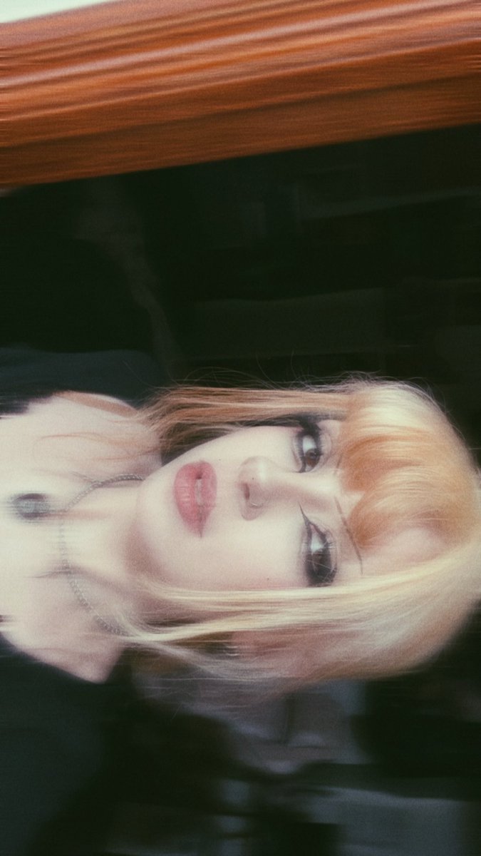 joohyli's tweet photo. Votre go est blonde (les cheveux détachés j’ai l’impression d’avoir une wig et d’être hannah Montana) https://t.co/udkuGTZJKm
