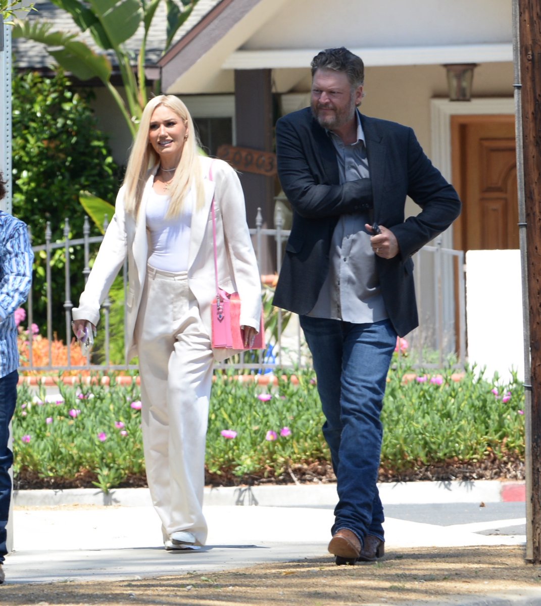 📸 20th April 2025 II Blake, Gwen and family attend church, Los Angeles CA [53 HQs] drive.google.com/drive/folders/…
