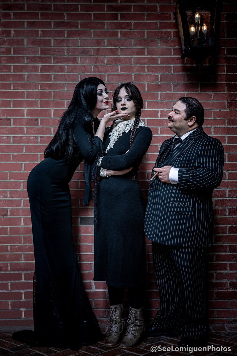📸: @seelomiguenphotos | Gomez: @robert_ral_cosplay | Wednesday: camellia.heart | wig: @ardawigs Anne classic in black
#theaddamsfamily #theaddamsfamilycosplay #morticiaaddams #morticia #cosplay #morticiaaddamscosplay #morticiacosplay #gomez #gomezcosplay #katsucon #katsucon2025