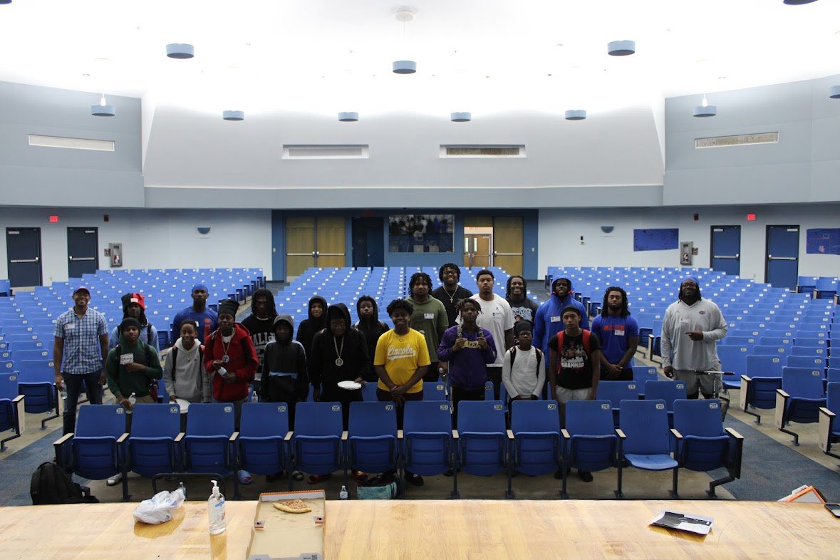 I had an amazing convo with the Lincoln MS students about owning your role! It was all about collaboration and support! @FL_Victorious #FVFoundation