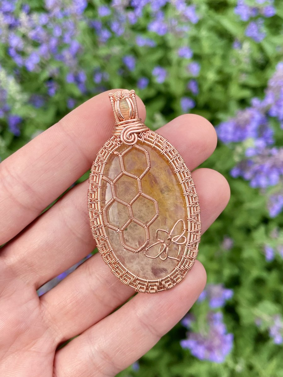 WickedWireCraft's tweet photo. This honeybee design is one I don’t think I’ll ever get tired of making! 🐝💛🍯 I always enjoy the tedious work of weaving together the geometric shape of the honeycomb, &amp; I think the end result is so beautiful for spring! This one is made with golden quartz &amp; opal. https://t.co/f2VC1vH4sG