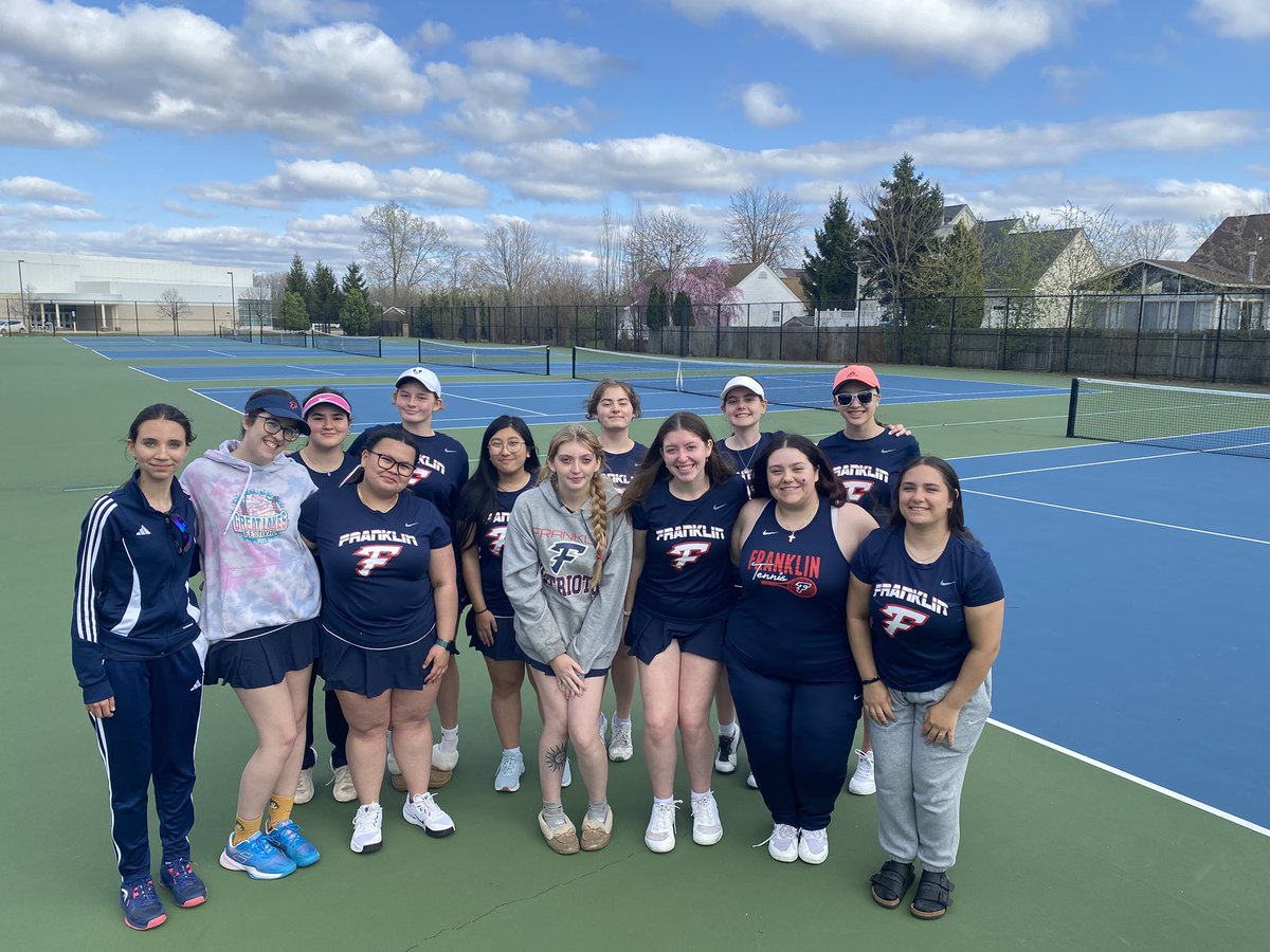 CoachMuller23's tweet photo. Lady Patriots with a great 7-2 win vs Belleville today! 🎾🎾 @fhspatriots @FranklinMADE_AD #livoniapride https://t.co/zazVmx2ODt