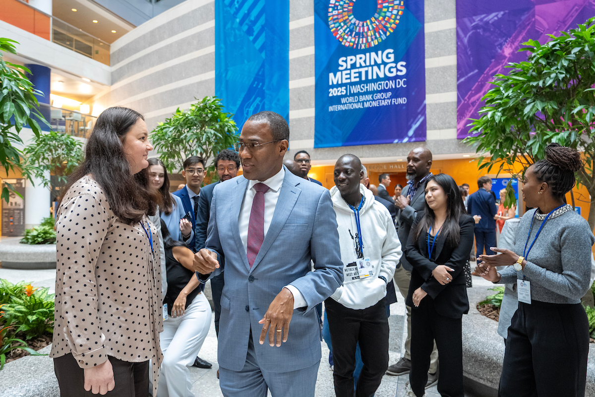 NigelClarkeJa's tweet photo. Very engaging discussion at #IMFMeetings with our #IMFJournalismFellows visiting @IMFNews from various continents. We discussed how global economic developments impact their regions and how their countries can seize the opportunity to drive change that benefits their people. https://t.co/jr89gXvtVe