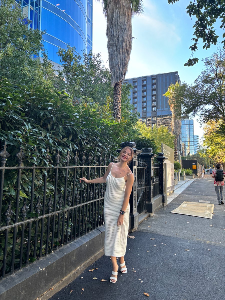 Who here actually prefers a woman who knows what she’s doing? Be honest…