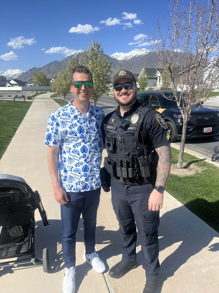 jaromjordan's tweet photo. It’s nice to encounter your friendly neighborhood cop/long snapper, Matt Foley. https://t.co/eLNUz6ZDKr