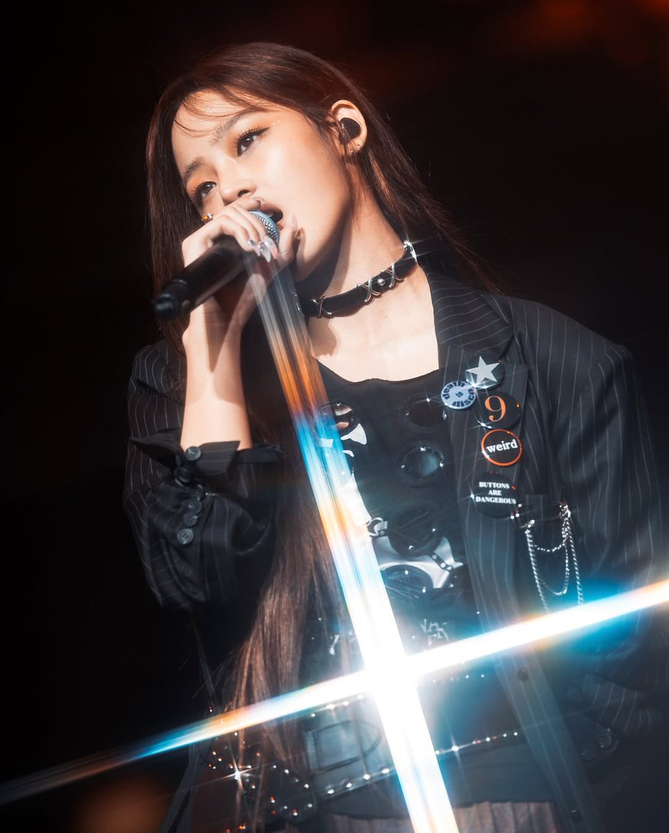 MINJI, smile for the camera ComplexCon Hong Kong © Dabeedos IG