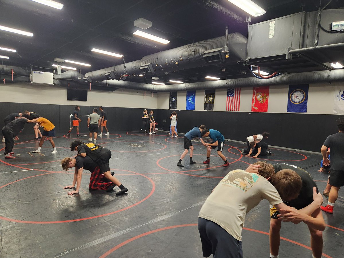 coachb_holtrop's tweet image. After having us out to the pool Tuesday, Thursday morning saw our swimmers step into the mat room to learn some wrestling!
#WarriorMentality #RYS