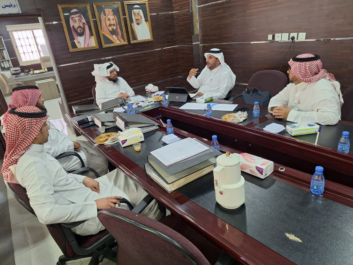 Ruf444's tweet photo. استقبل نائب رئيس الجمعية  
الشيخ : خالد أبومديني مساء اليوم في مقر الجمعية .
فريق تقييم القدرات المؤسسية من المركز الوطني لتنمية القطاع الغير ربحي .

حضر الاجتماع مدير الشؤون التعليمية 
أ: محمد ال مسفر 
ومدير العلاقات العامة
 أ: محمد ال مصلح 
والمحاسب المالي أ: ناصر ال ناحي 

ضمن مشروع تطوير الجمعيات.
