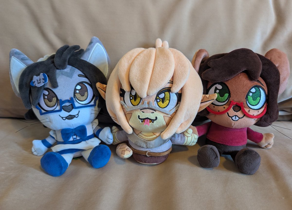 cinswitch's tweet photo. If you've wanted to see Sylvia employ her hand-holding action, check it out here with Margaret and Felicia!  

We're still taking orders for more Sylvia plushies, so order yours today! https://t.co/nfNVc0MJD6