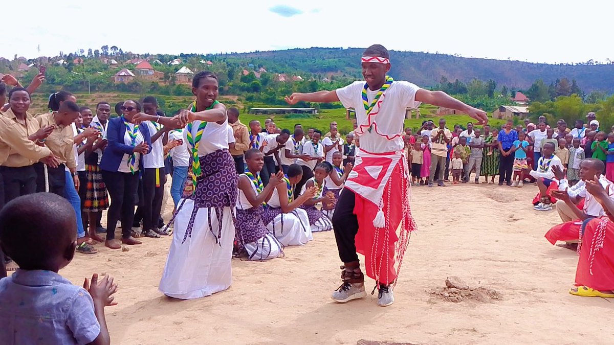 Byari ibirori i Nyagasambu muri Unite Lion Dynamique ubwo hakirwaga amasezerano y'Abaskuti bashya 45.
Baskuti beza muhawe ikaze mu muryango w'Abaskuti <a href="/RwandaScouts/">Rwanda Scouts Association</a>
#UbuskutiImbereHeza