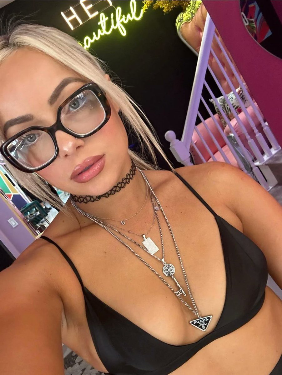 WWP245's tweet photo. Liv Morgan https://t.co/HbDRI7cUkS