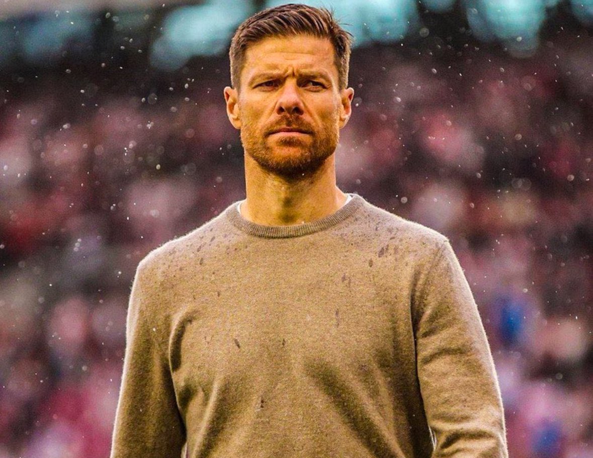 FabrizioRomano's tweet photo. 🚨 Bayer Leverkusen director Simon Rolfes: “There will be a decison on Xabi Alonso's future soon”.

“That's important for us going into the planning of next season of course. That's why there'll be clarity in the not-too-distant future for sure”, told Kicker. https://t.co/OfjWlUW4uf