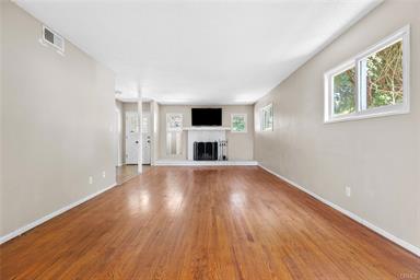 albertmoya_'s tweet photo. 3-bed, 2-bath, 1,617 sq. ft. on a 7,510 sq. ft. lot in Canoga Park 🔥
Aluminum roof, wood-burning fireplace, pool, and tons of potential.
Renovate, rent, flip, or make it your own.
Location ✔️ Potential ✔️ Opportunity ✔️
#RealEstate #CanogaPark https://t.co/fm6nXvhCI1