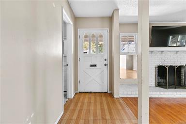 albertmoya_'s tweet photo. 3-bed, 2-bath, 1,617 sq. ft. on a 7,510 sq. ft. lot in Canoga Park 🔥
Aluminum roof, wood-burning fireplace, pool, and tons of potential.
Renovate, rent, flip, or make it your own.
Location ✔️ Potential ✔️ Opportunity ✔️
#RealEstate #CanogaPark https://t.co/fm6nXvhCI1