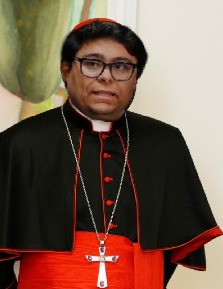 emilio1676's tweet photo. La profecía del  "Caesé #PapaNegro "
😱😱 https://t.co/Dp4tnYF9kC