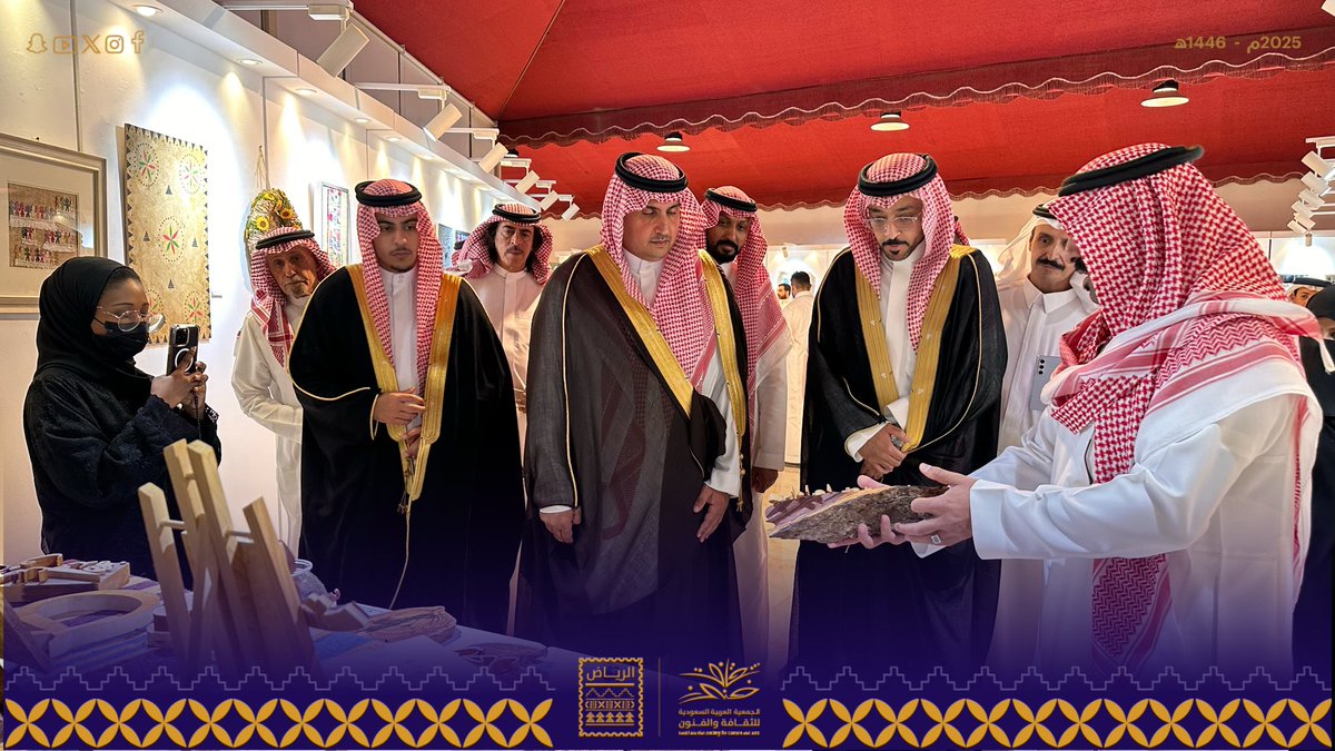 Ruh_sasca's tweet photo. تحت رعاية صاحب السمو الملكي الأمير فيصل بن عبدالعزيز بن ناصر بن عبدالعزيز، وبالمشاركة مع فريق @Fine_Arts4 ، 
تم افتتاح "معرض إتكيت بيئي 4" في #جمعية_الثقافة_والفنون_بالرياض 
الذي يُبرز تحويل الخامات المهملة إلى أعمال فنية إبداعية تساهم في حماية البيئة 🌱. https://t.co/e0byvCeajk