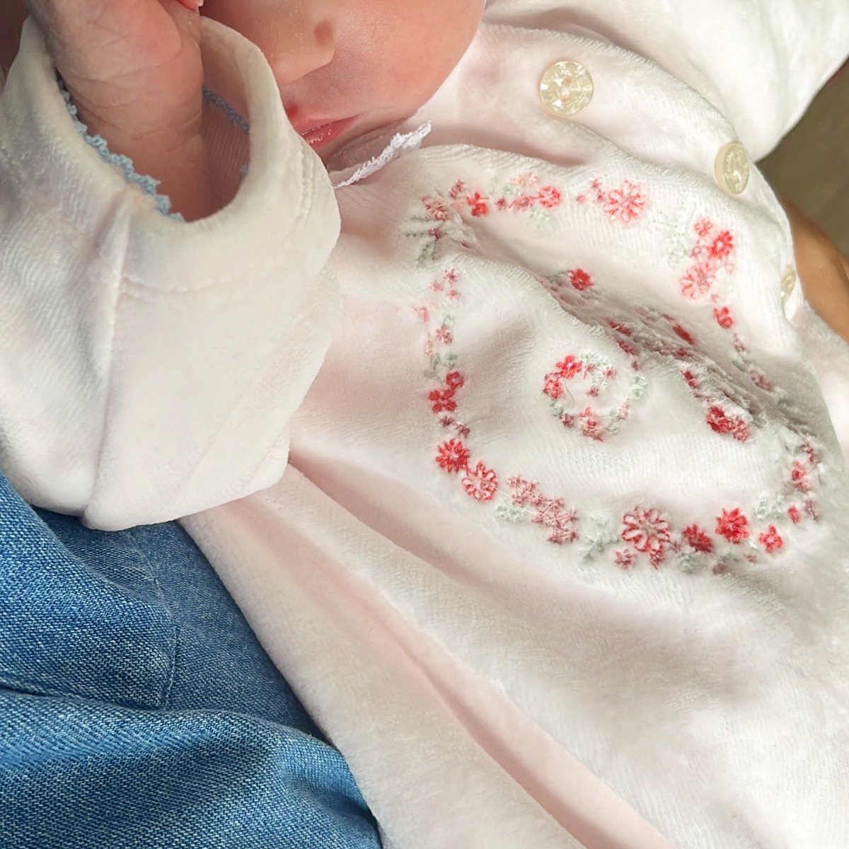typhvic's tweet photo. Update 12 : l’amour qui prend vie 🐣🌸 https://t.co/N1hn3gYHQb
