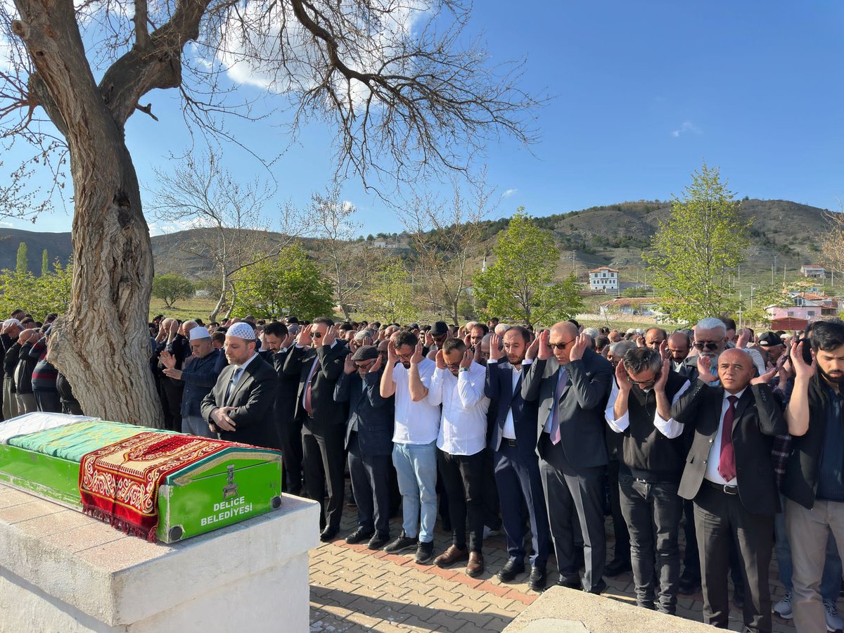 Kaymakamımız  Sayın Muharrem ELİGÜL mesai arkadaşımız Sebahattin ÇAVDAR'ın kıymetli eşi Dilek ÇAVDAR' ın cenazesine katıldı. Merhumeye Allah'tan rahmet, kederli ailesine başsağlığı dileriz.