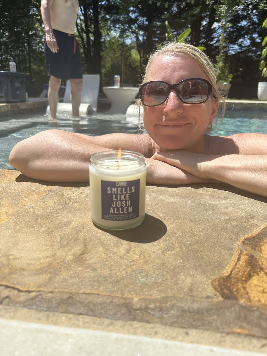 Last day in Atlanta. Saw the protector <a href="/DDawkins66/">Dion Dawkins</a> on Sat now channeling the MVP <a href="/JoshAllenQB/">Josh Allen</a>