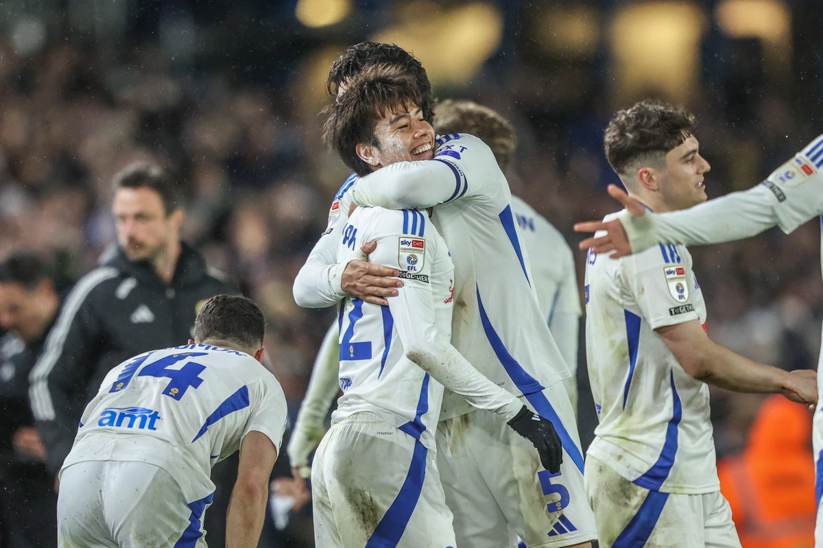 ActuFoot_'s tweet photo. 🚨 OFFICIEL ! Leeds United et Burnley sont 𝗣𝗥𝗢𝗠𝗨𝗦 en Premier League ! 🏴󠁧󠁢󠁥󠁮󠁧󠁿🔺 https://t.co/4P5EfbSaYP
