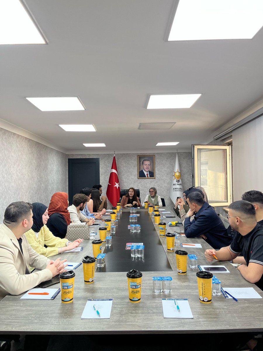 Bugün üniversite öğrencilerimizle birlikte İl Başkanlığımızda düzenlediğimiz Speaking Club etkinliğimizi İngilizce ve Arapça dillerinde gerçekleştirdik. 🙌

Bir sonraki etkinliklerimizde görüşmek üzere. 👋