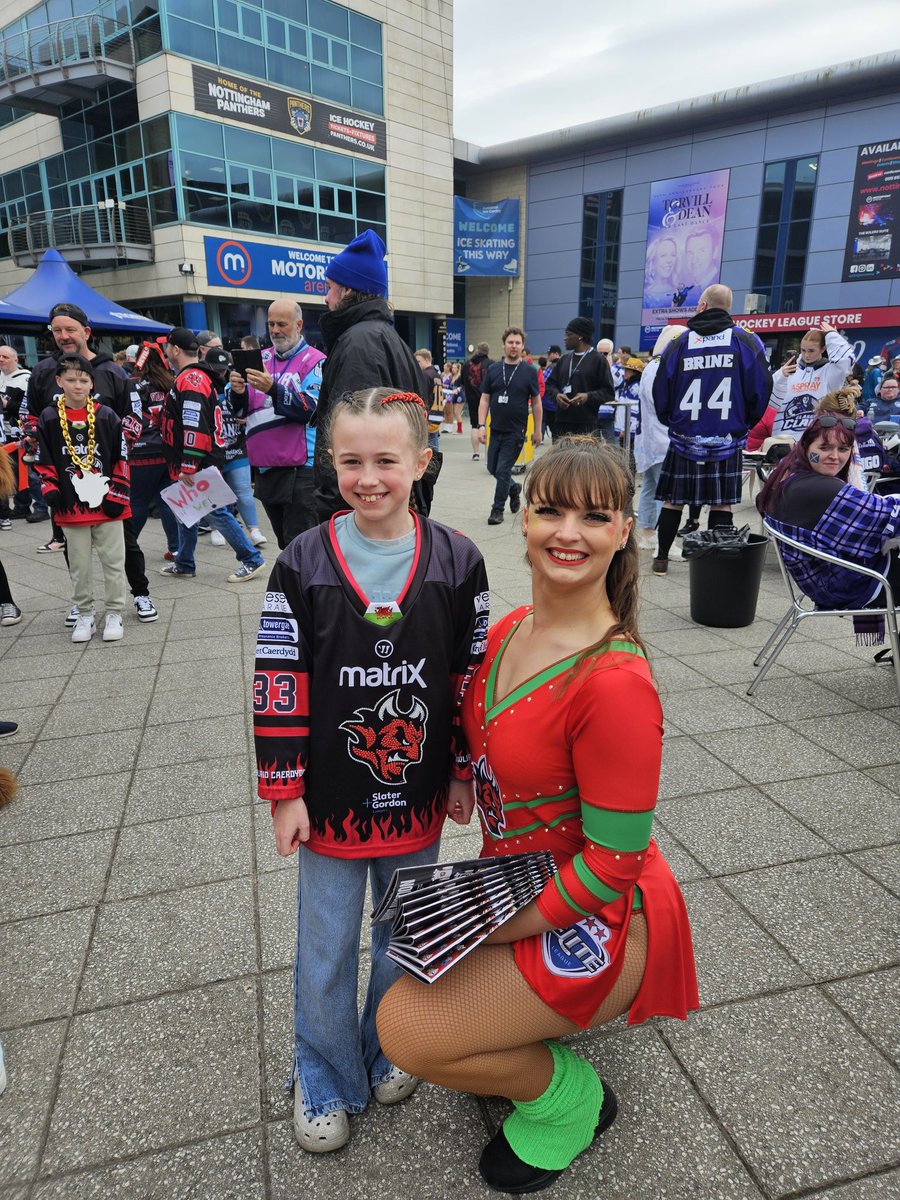 Mia Davies tweet media