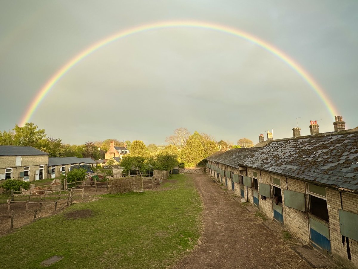 CollingsBerry's tweet photo. The most beautiful rainbow over Beverley House Stables. No pots of gold here but I’m happy with the view. https://t.co/N0Pjyu8nH3