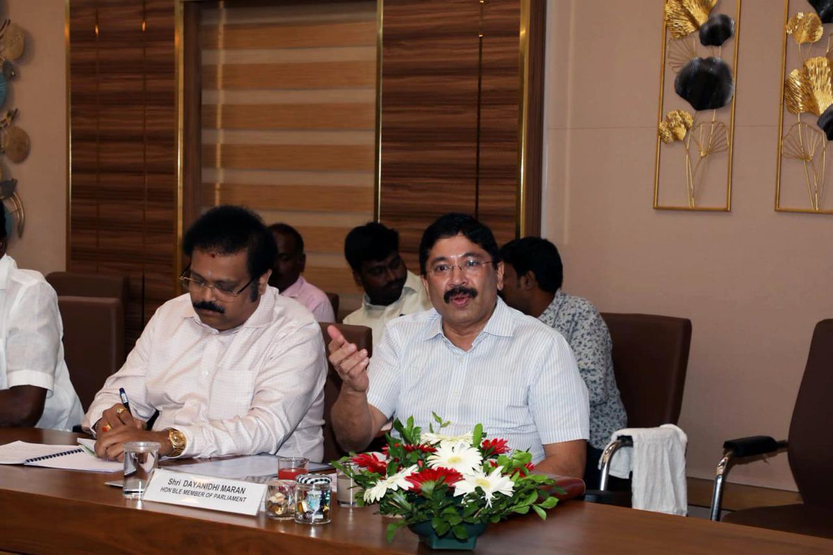 Dayanidhi_Maran's tweet photo. மாண்புமிகு தமிழ்நாடு முதலமைச்சர் திரு@mkstalin அவர்களின் வழிகாட்டுதலின்படி, சென்னை இரயில்வே கோட்டத்தின் வளர்ச்சி நடவடிக்கை மற்றும் பயணிகள் வசதிகளை மேம்படுத்துவது தொடர்பாக  தென்னக இரயில்வே அலுவலகத்தில் நடைபெற்ற நாடாளுமன்ற உறுப்பினர்களுடனான கலந்தாலோசனைக் கூட்டத்தில் பங்கேற்றபோது...

உடன் கழகப் பொருளாளரும்  நாடாளுமன்றக் குழுத் தலைவருமான திரு.டி.ஆர்.பாலு மற்றும் நாடாளுமன்ற உறுப்பினர்கள் திரு@dmkathiranand திரு @gselvam_mp, திரு@s_kanth, மாநிலங்களவை உறுப்பினர்கள் திரு.@rgirirajanmp , @DrKanimozhiSomu, தென்னக இரயில்வே பொது மேலாளர் திரு.ஆர்.என்.சிங் மற்றும் கழகமுன்னணியினர்…