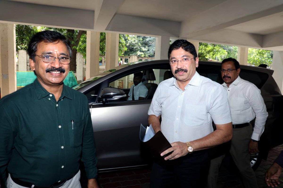 Dayanidhi_Maran's tweet photo. மாண்புமிகு தமிழ்நாடு முதலமைச்சர் திரு@mkstalin அவர்களின் வழிகாட்டுதலின்படி, சென்னை இரயில்வே கோட்டத்தின் வளர்ச்சி நடவடிக்கை மற்றும் பயணிகள் வசதிகளை மேம்படுத்துவது தொடர்பாக  தென்னக இரயில்வே அலுவலகத்தில் நடைபெற்ற நாடாளுமன்ற உறுப்பினர்களுடனான கலந்தாலோசனைக் கூட்டத்தில் பங்கேற்றபோது...

உடன் கழகப் பொருளாளரும்  நாடாளுமன்றக் குழுத் தலைவருமான திரு.டி.ஆர்.பாலு மற்றும் நாடாளுமன்ற உறுப்பினர்கள் திரு@dmkathiranand திரு @gselvam_mp, திரு@s_kanth, மாநிலங்களவை உறுப்பினர்கள் திரு.@rgirirajanmp , @DrKanimozhiSomu, தென்னக இரயில்வே பொது மேலாளர் திரு.ஆர்.என்.சிங் மற்றும் கழகமுன்னணியினர்…