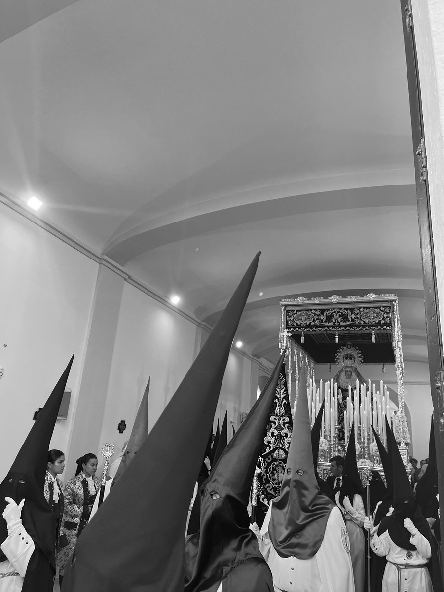 Semana Santa 2024 nos deja el corazón lleno. Gracias a todas las Hermandades por confiar en nuestra música.
La primera con nuestro nuevo nombre no podíamos dedicársela a otro, que no fuese nuestro amigo, compañero y antiguo presidente Antonio Ricardo Megias Leyva.