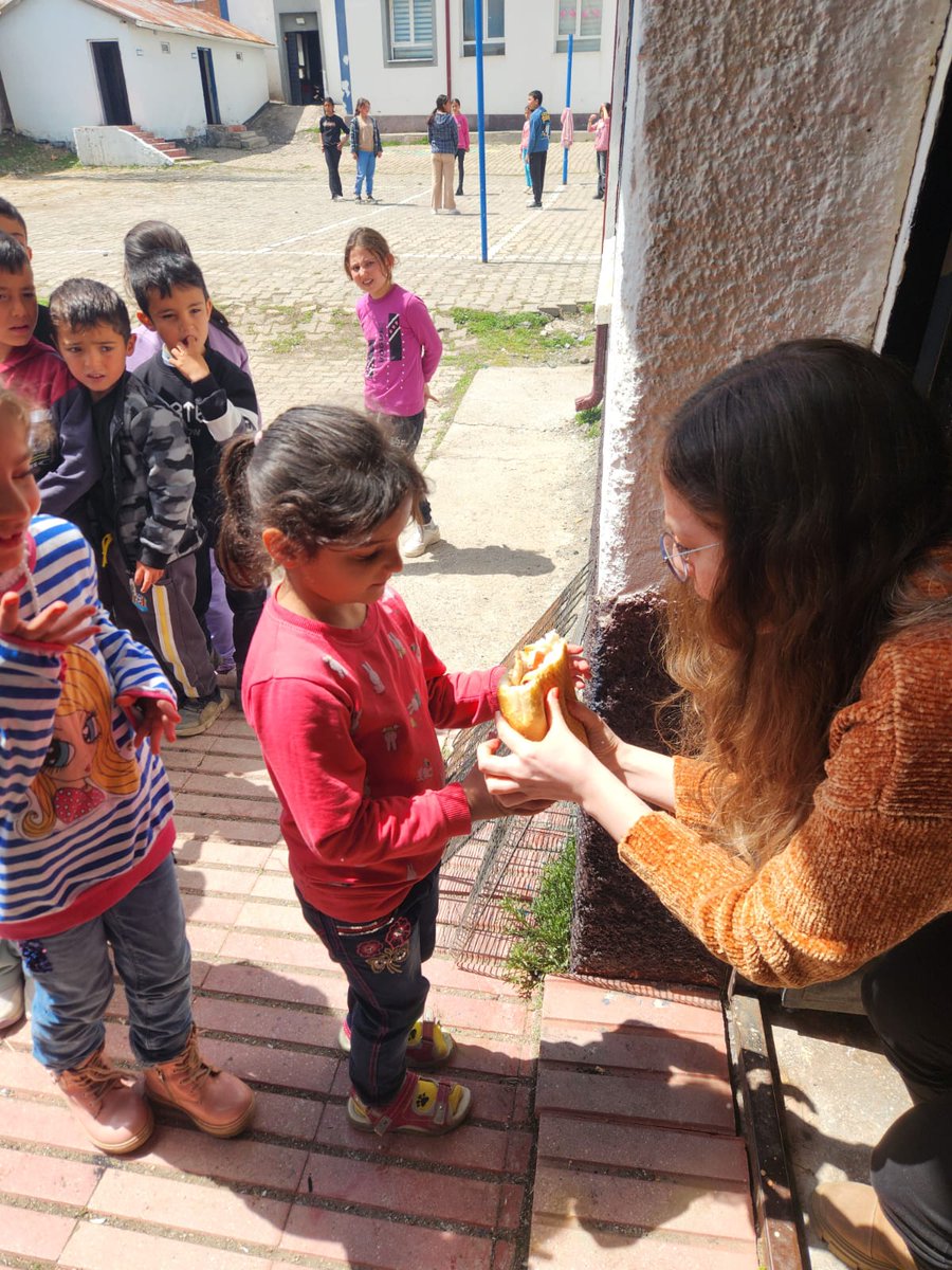 23 Nisan etkinlikleri kapsamında bugün okulumuzda piknik etkinliği düzenlenerek eğlenceli vakit geçirildi. Emeği geçen herkese teşekkür ederiz. <a href="/sivasvaliligi/">Sivas Valiliği</a> <a href="/sivasmem/">Sivas Millî Eğitim Müdürlüğü</a> <a href="/sarkislakymkmlk/">T.C. Şarkışla Kaymakamlığı</a> <a href="/sarkislamem/">Şarkışla İlçe Milli Eğitim Müdürlüğü</a>
