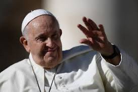 _TPLR's tweet photo. En ce lundi de Pâques jour d’espérance pour tout les fidèles catholiques
C’est avec une profonde émotion que nous avons appris ce matin le décès du pape François
Le pape François,  pape qui aura marqué l'histoire par ses réformes profondes de l'église,  par son courage, sa simplicité son humilité. Son action en faveur des migrants qui a vu récompenser notre président @Josephmviere  de la médaille pontificale.Sans oublier que notre Ambassadeur de la Fondation pontificale Pierre-Jean Gire était présent ce matin à  l'annonce du décès du Saint Pere puisque Résident à  St Marthe .Nous exprimons nos condoléances à tous nos amis , aux chrétiens de l'église universelle et au moment où Pierre- Jean Gire va relayer nos messages de condoléances pour Tout Pour La République,lors de la veillee funèbre notre association s'associe pleinement à ce témoignage ! Va en Paix très Saint Père!