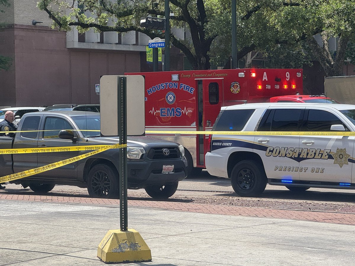 A female Pct. 1 deputy has been shot outside the family law center downtown. Suspect in custody. She’s in stable condition per <a href="/ConstableRosen/">Constable Alan Rosen</a> - being transferred to Memorial Herman. Updates with <a href="/FOX26Houston/">FOX26Houston</a> soon. #houston