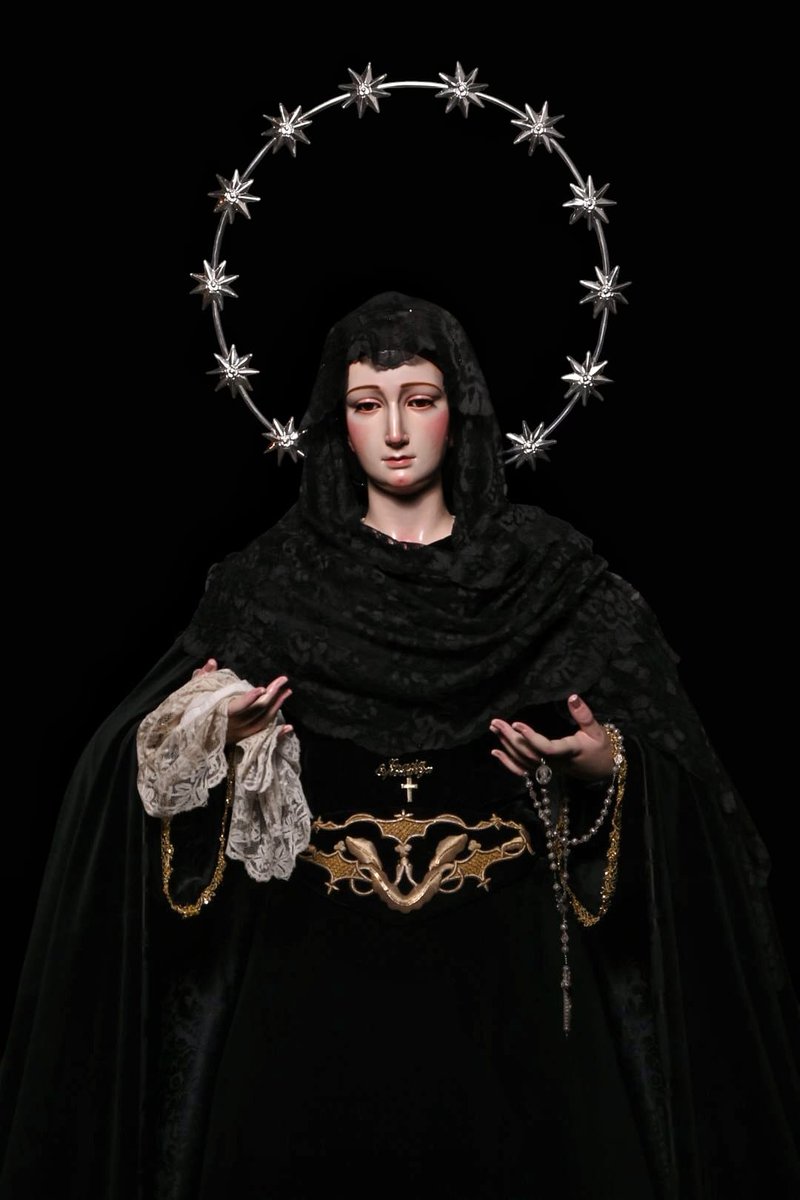 Estudiantes_mlg's tweet photo. Nuestra Señora de Gracia y Esperanza ataviada de luto por el fallecimiento del Santo Padre @Pontifex_es #CofradíasMLG https://t.co/Rcs5ZCL8xT