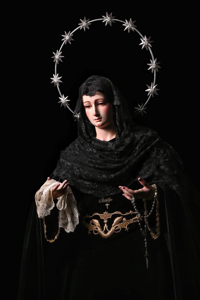 Estudiantes_mlg's tweet photo. Nuestra Señora de Gracia y Esperanza ataviada de luto por el fallecimiento del Santo Padre @Pontifex_es #CofradíasMLG https://t.co/Rcs5ZCL8xT